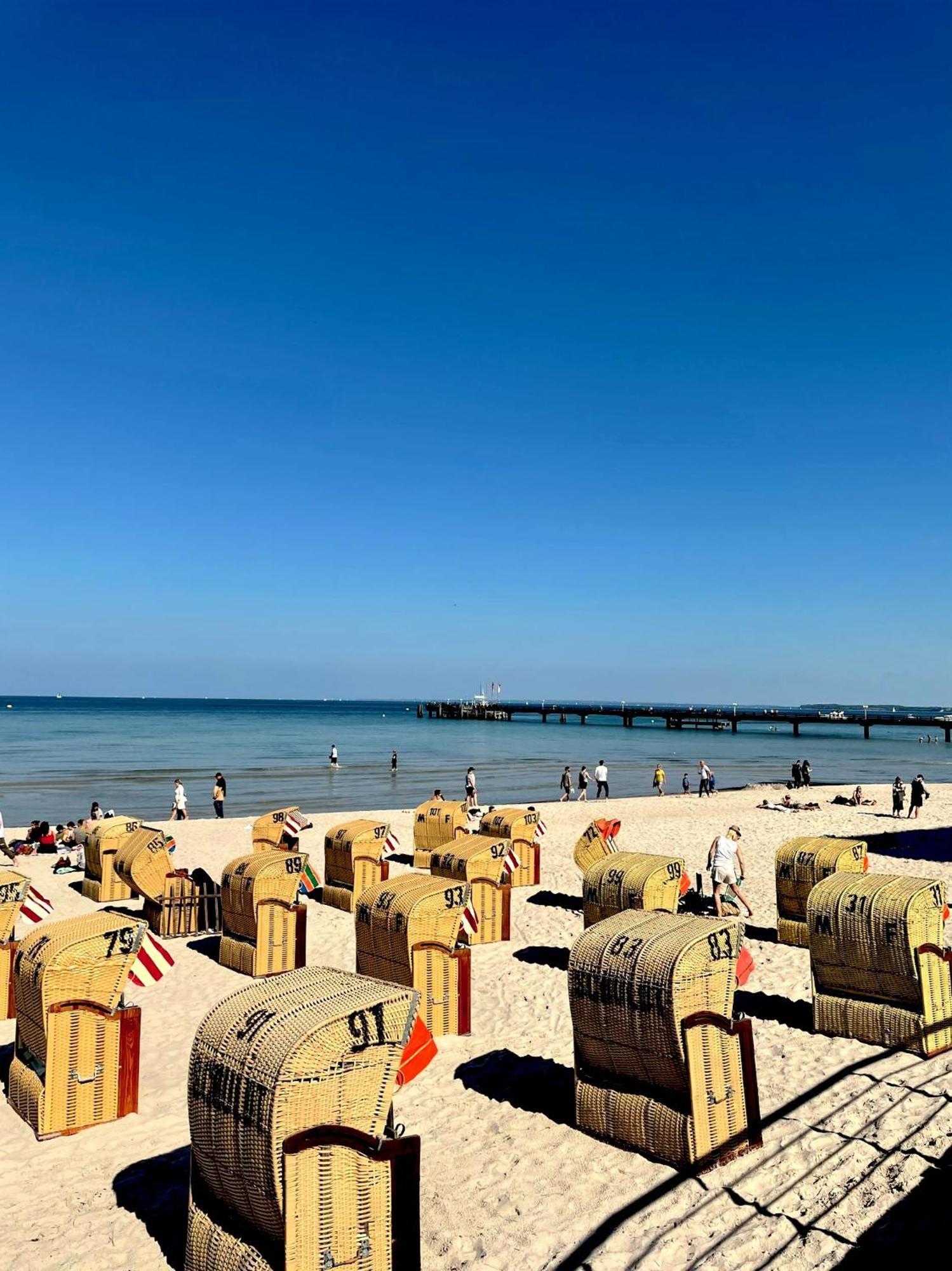 Modernes An Timmendorfer Promenade, 1. Reihe